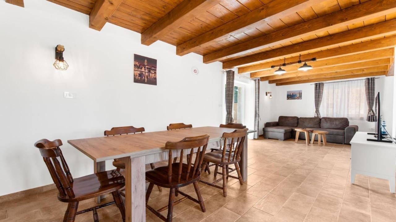Holiday Home Lino Dajla Exterior photo